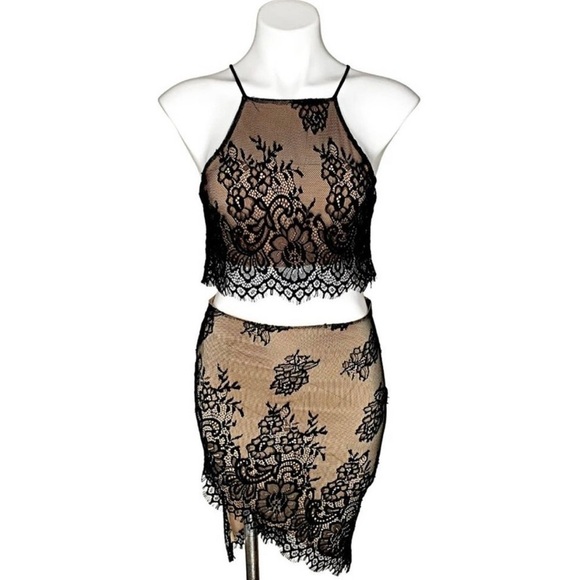 𝅺4SI3NNA the Label Asymmetrical Lace Bodycon Skirt - Picture 3 of 7